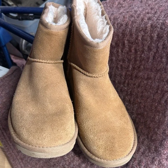 UGG Cream Sheepskin Boots - Picture 6 of 8
